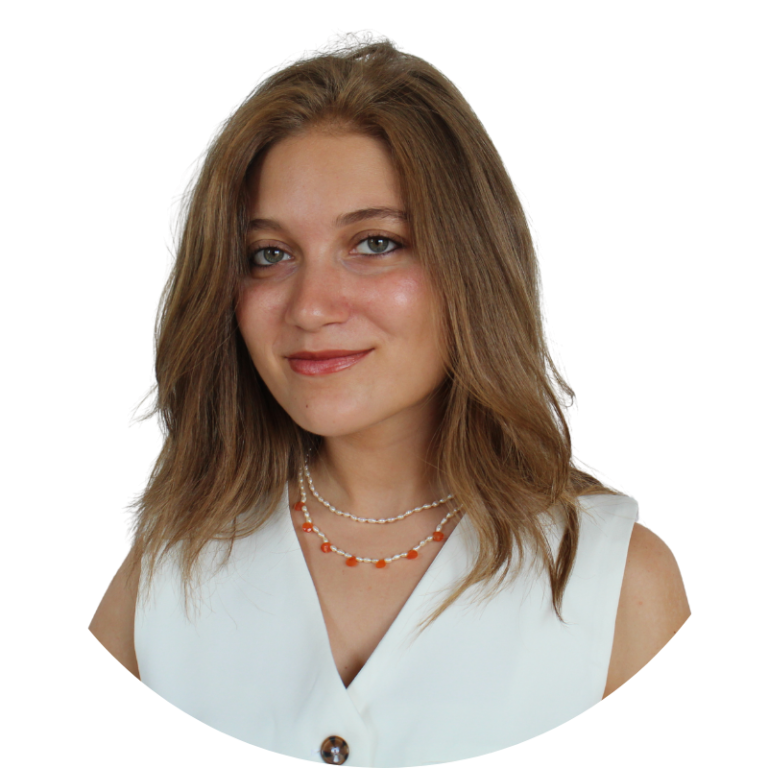 الأخصائية / سارة ابو طيرة